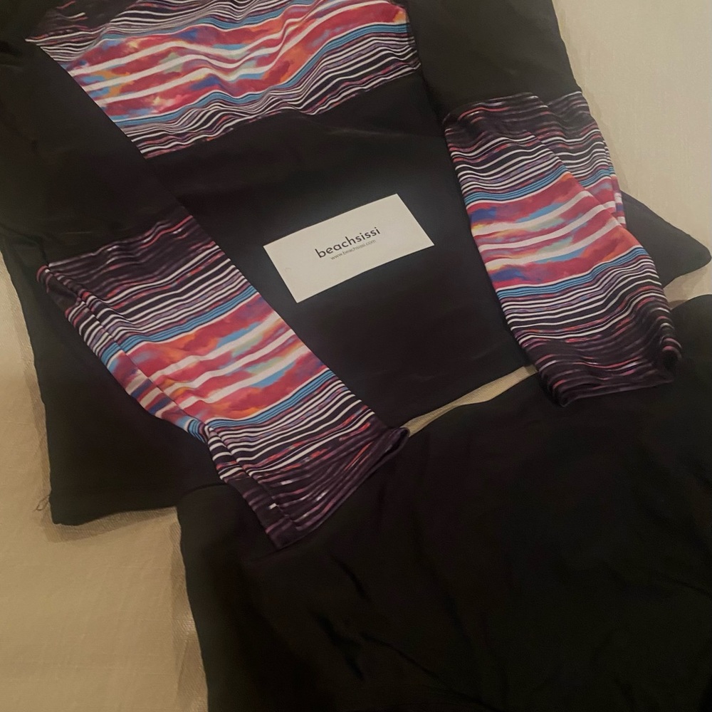 Beachsissi 2 piece Ragland sleeve surfing rash guard.  New in bag.